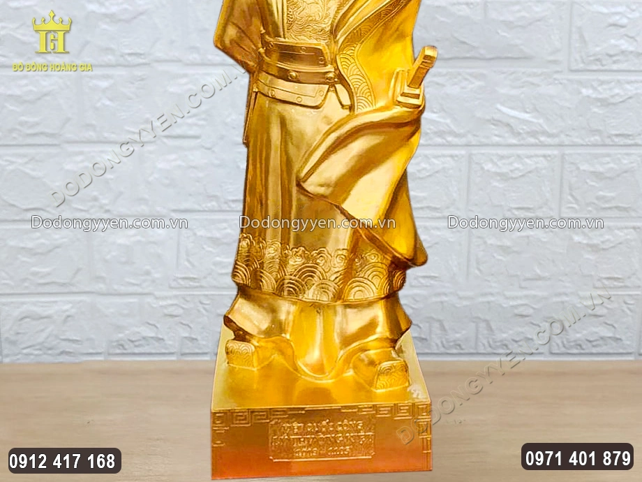 Phần ch&acirc;n đế được đ&uacute;c chắc chắn, vững ch&atilde;i